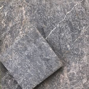 ĐÁ ĐEN TUYỀN KHÒ MẶT