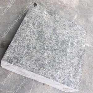 ĐÁ BAZAN XÁM ĐEN KHÒ MẶT 15X15CM