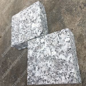 ĐÁ TRẮNG SUỐI LÂU KHÒ MẶT 10X10X3CM